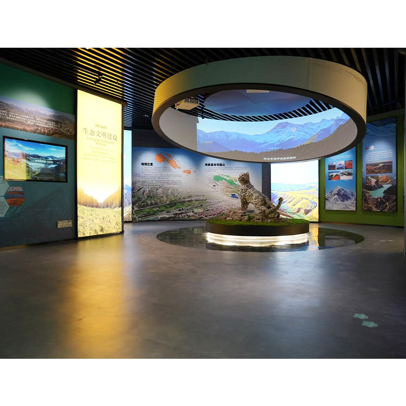 How can exhibition halls reshape the immersive experience of cultural display through the integration of spatial narrative and technology?