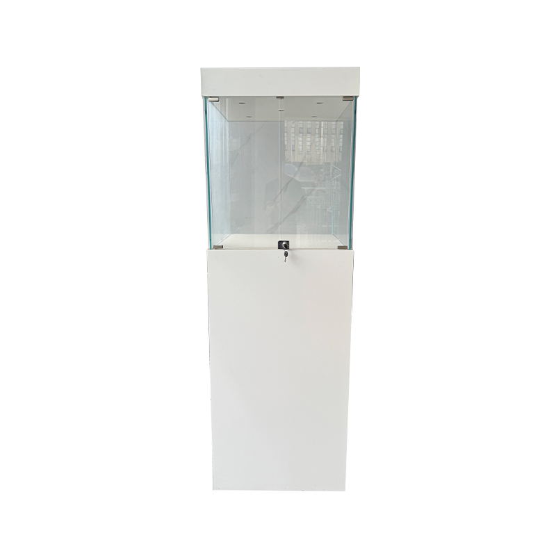 How do the ergonomic designs of display racks balance the audience's eye level with the display effect of exhibits?